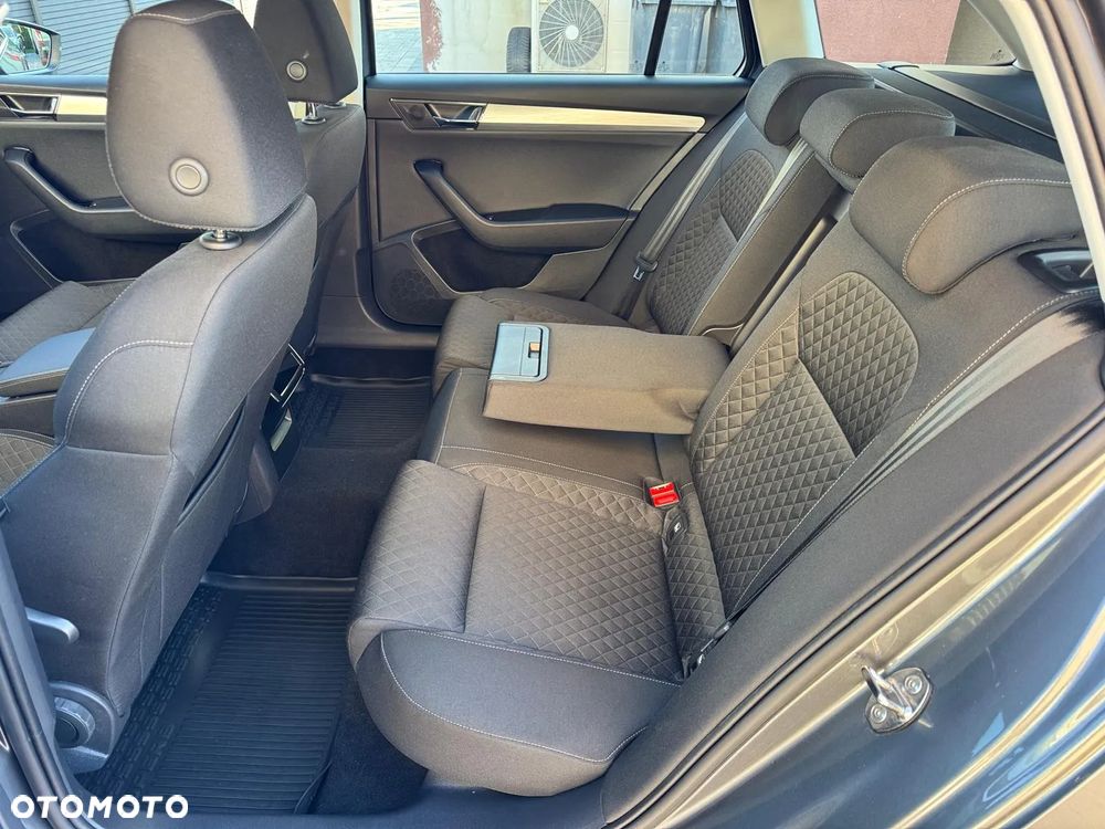 Skoda Superb 2.0 TDI SCR Ambition DSG - 28