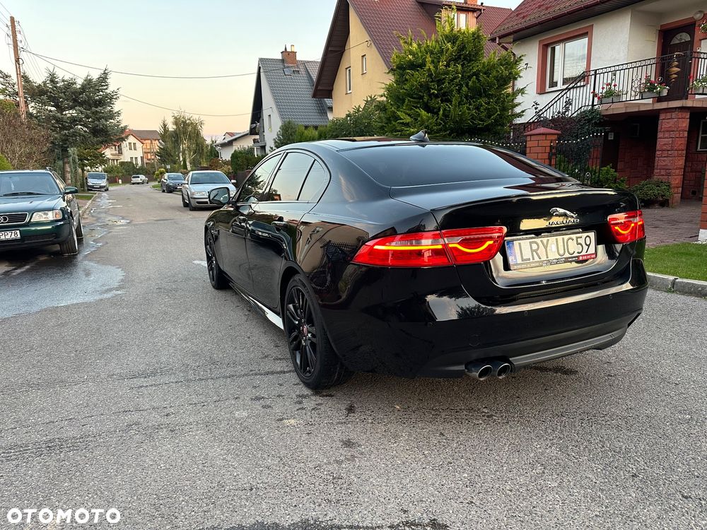 Jaguar XE 2.0 D R-Sport - 6