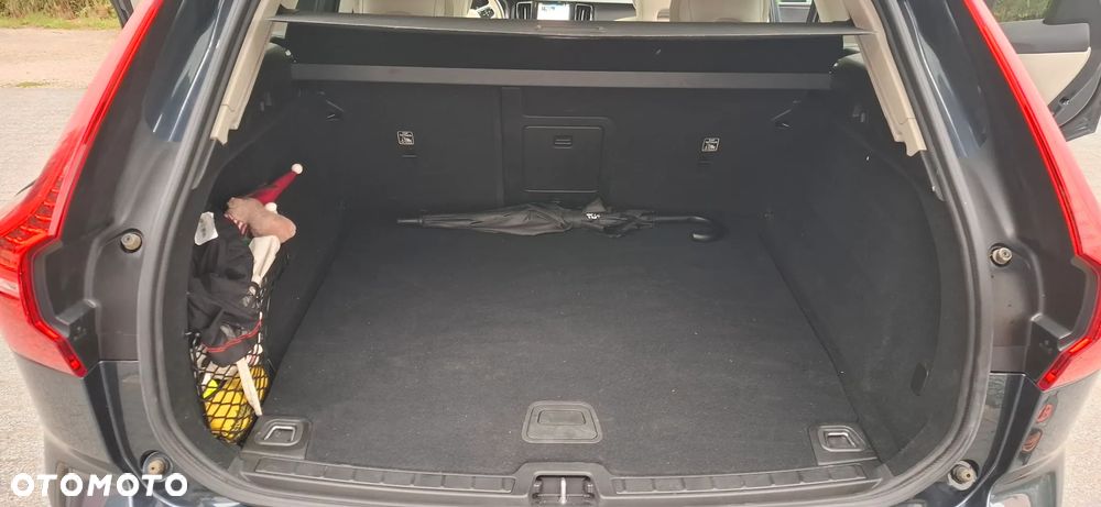 Volvo XC 60 T8 Plug-In Hybrid AWD Ultra Dark - 12