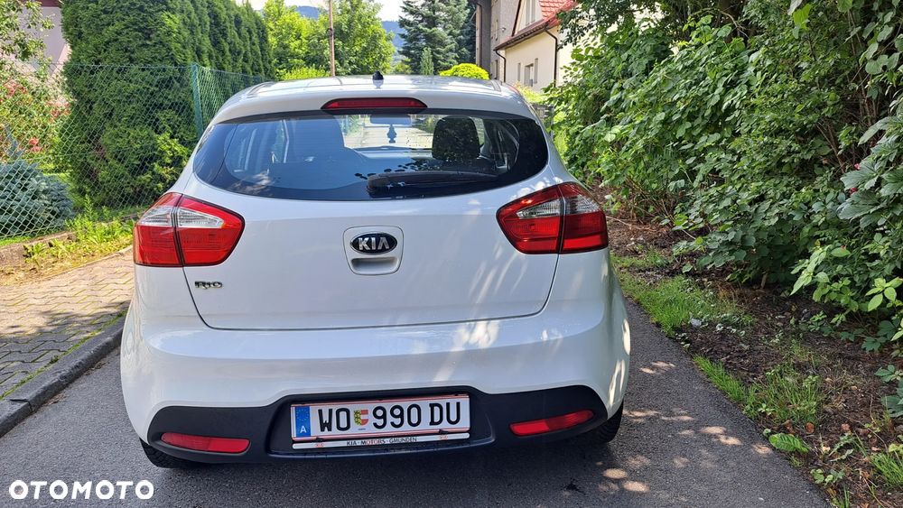 Kia Rio 1.2 L - 3
