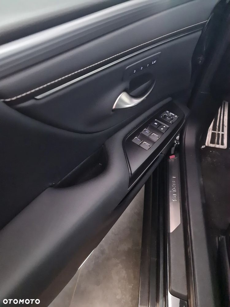 Lexus ES 300h F Sport Edition - 13