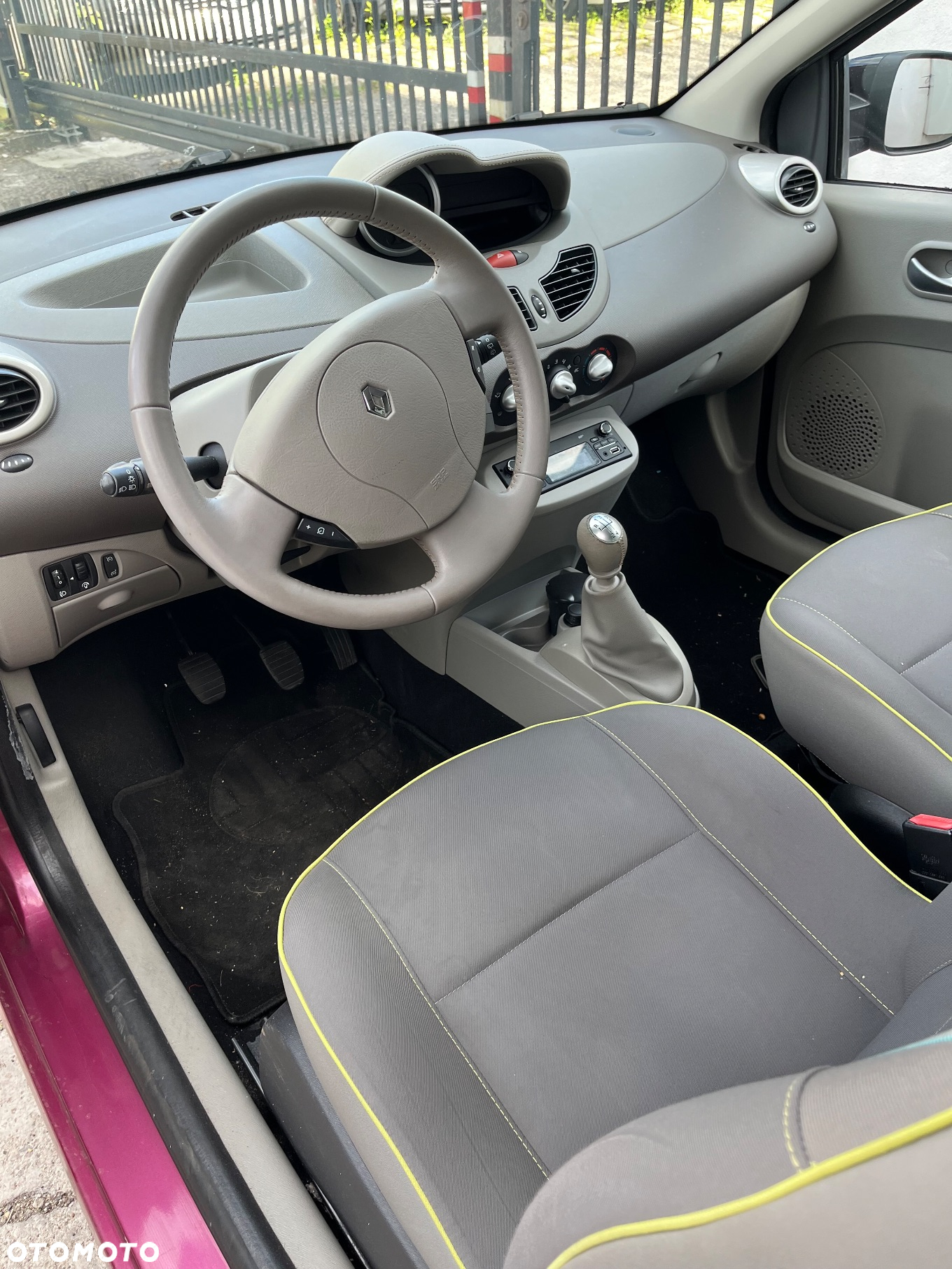 Renault Twingo 1.2 LEV 16V 75 eco2 - 4
