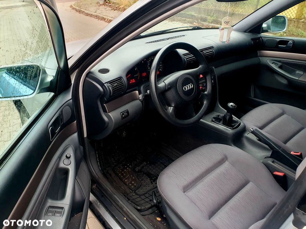 Audi A4 Limousine - 13