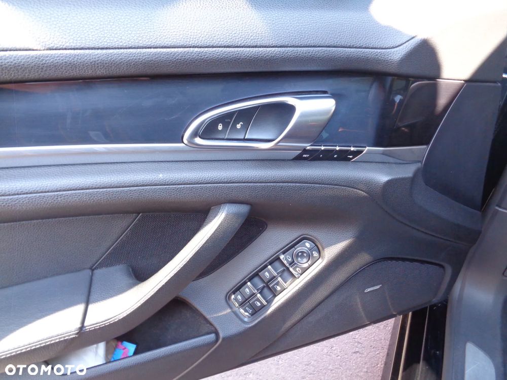 Porsche Panamera 4 - 22
