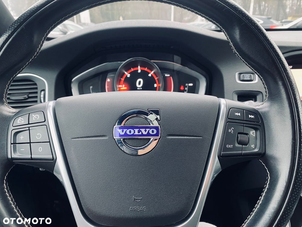 Volvo V60 D4 Geartronic R-Design - 32