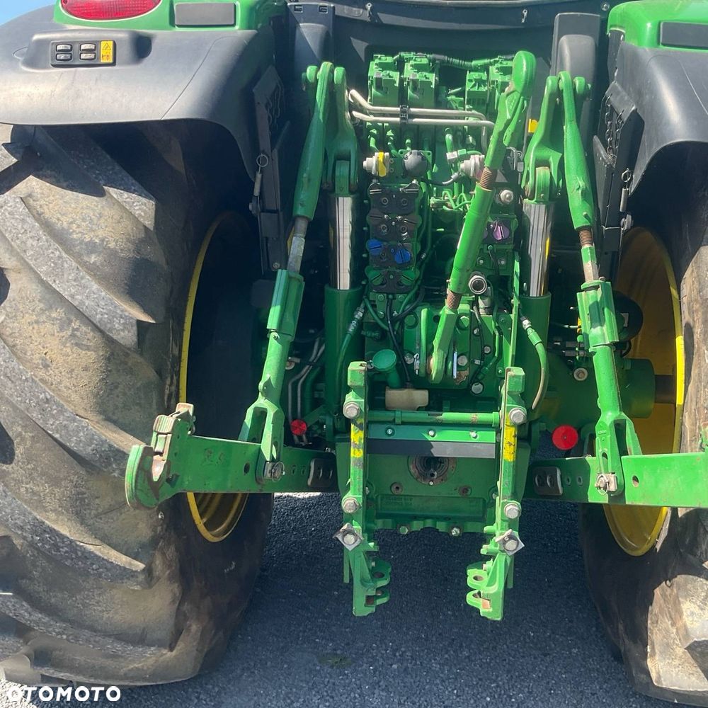 John Deere 6215R - 9