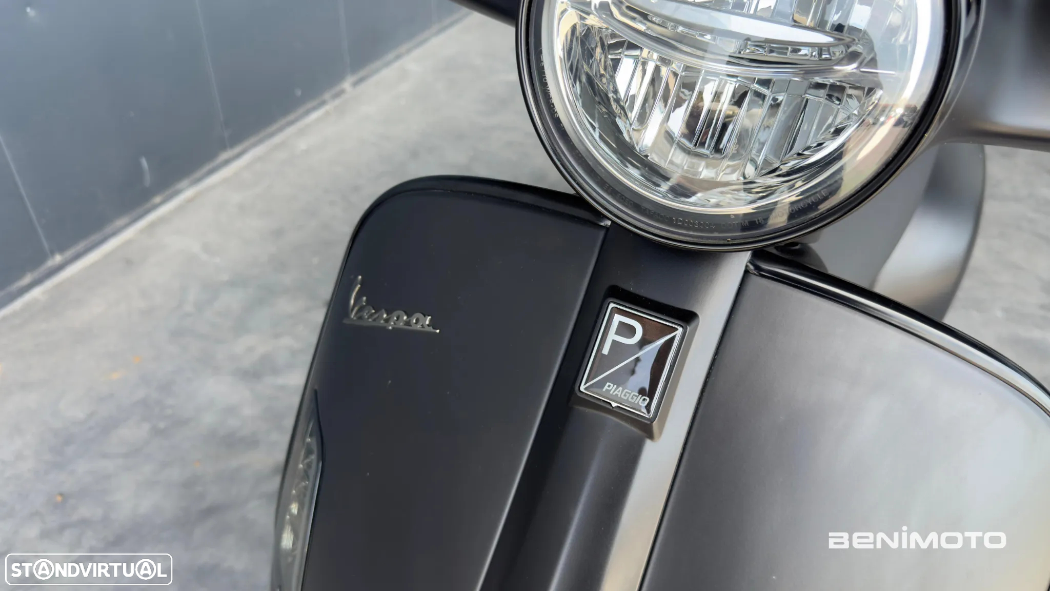 Vespa GTS Super 300 Notte - 11