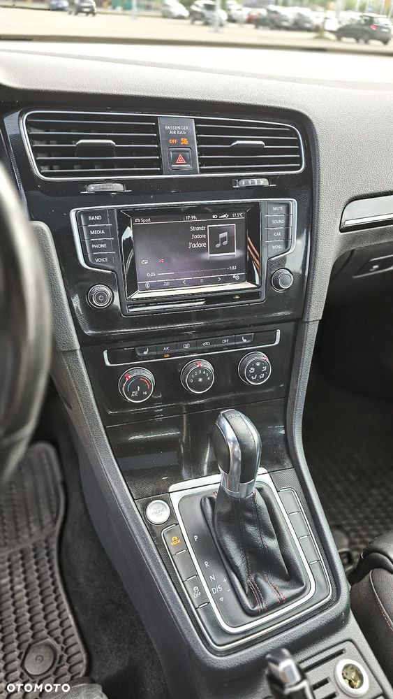 Volkswagen Golf - 26