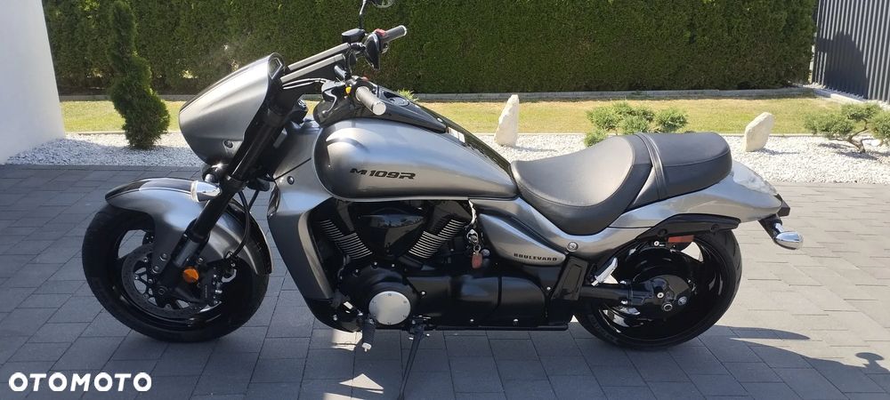 Suzuki Boulevard - 29