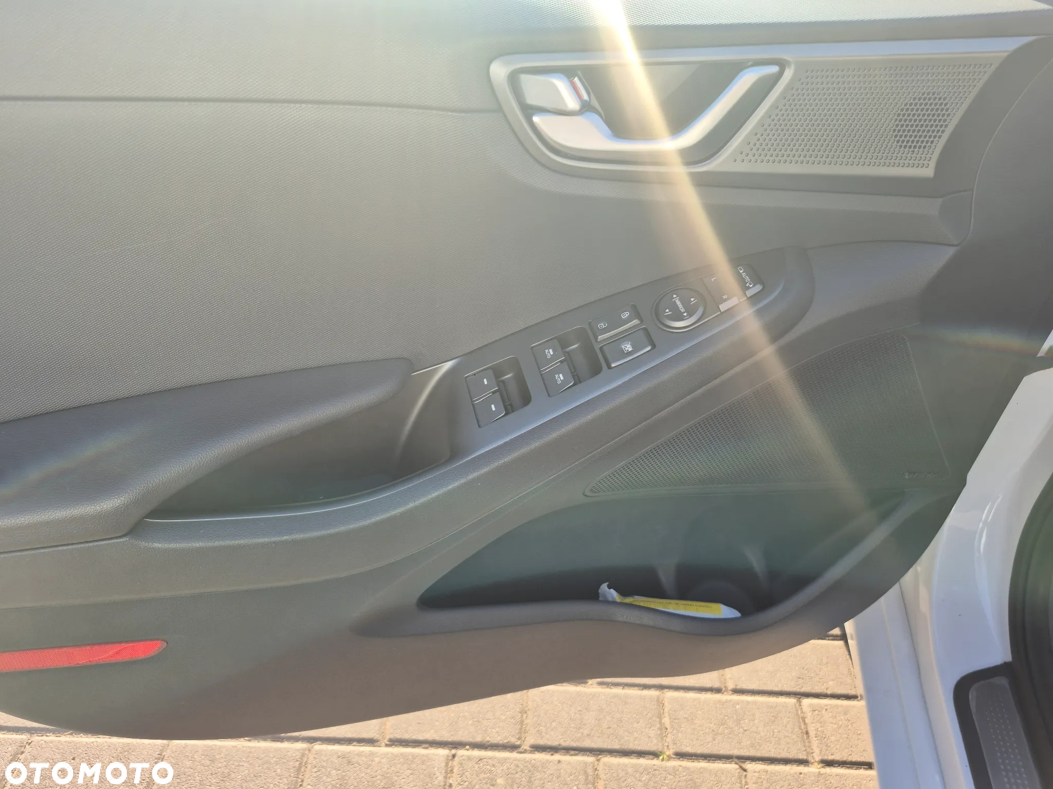 Hyundai IONIQ Hybrid 1.6 GDI Premium - 17