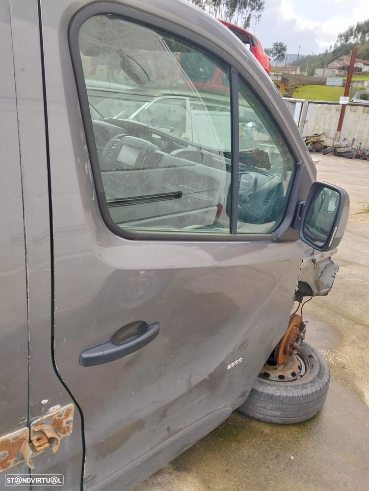Porta frente direita Opel Vivaro ano 2020 - 2