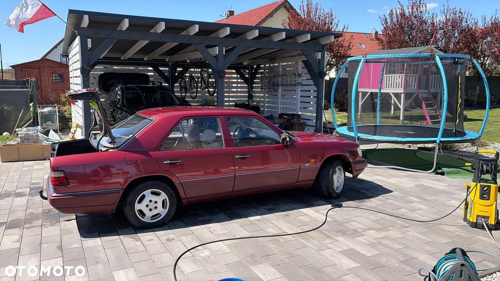 Mercedes-Benz W124 (1984-1993) - 12