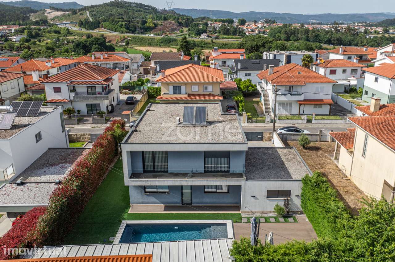 ​Moradia Moderna em Brito – Elegância e Tecnologia - Grande imagem: 3/32