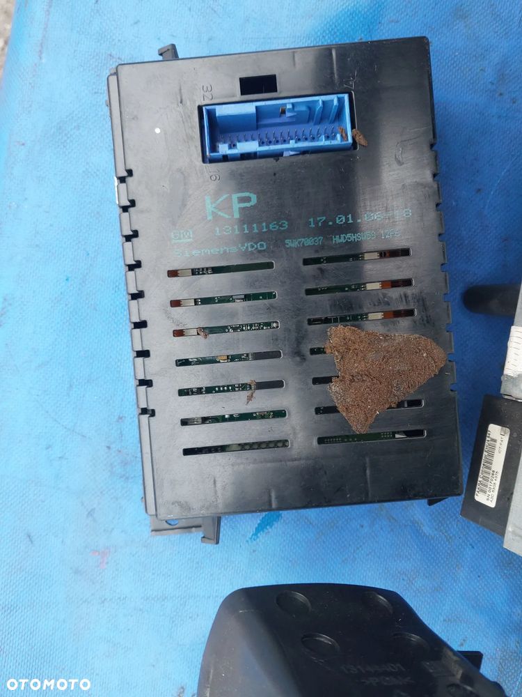 Opel Zafira B RADIO CD70 Navi ekran wyświetlacz fabryczne Oryginalne NIEWYLOGOWANE konsola środkowa kratki nawiewu panel - 3