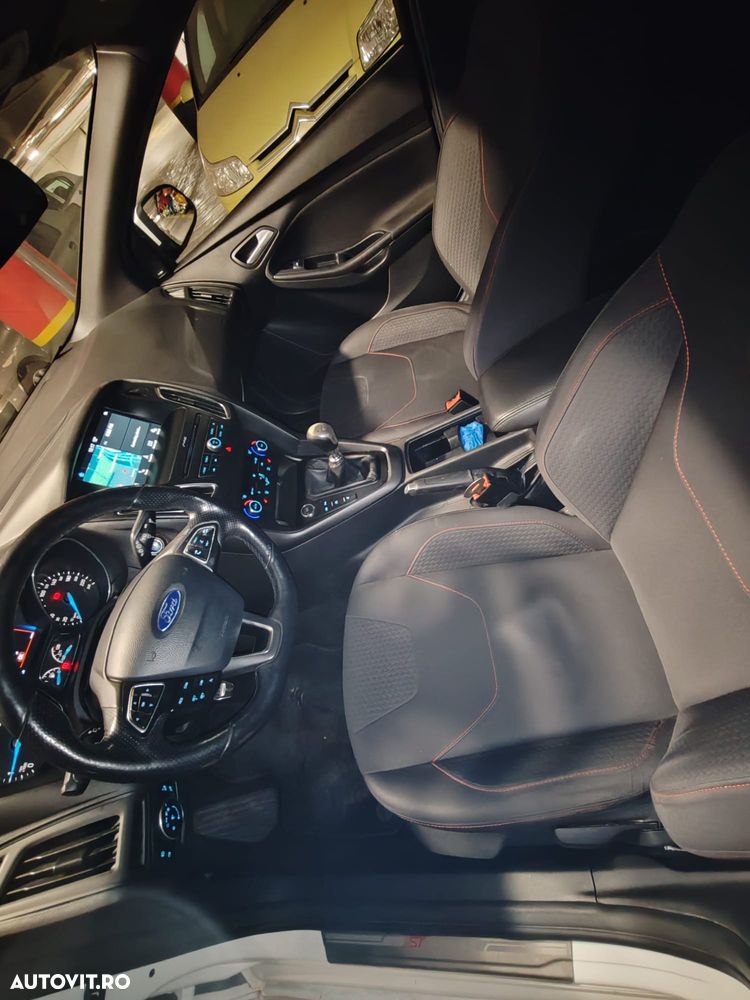Ford Focus 1.5 EcoBoost ST-Line - 11