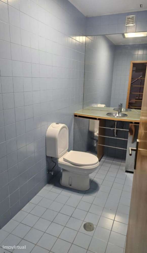 Quarto - localizado em Barcelos - Grande imagem: 2/5