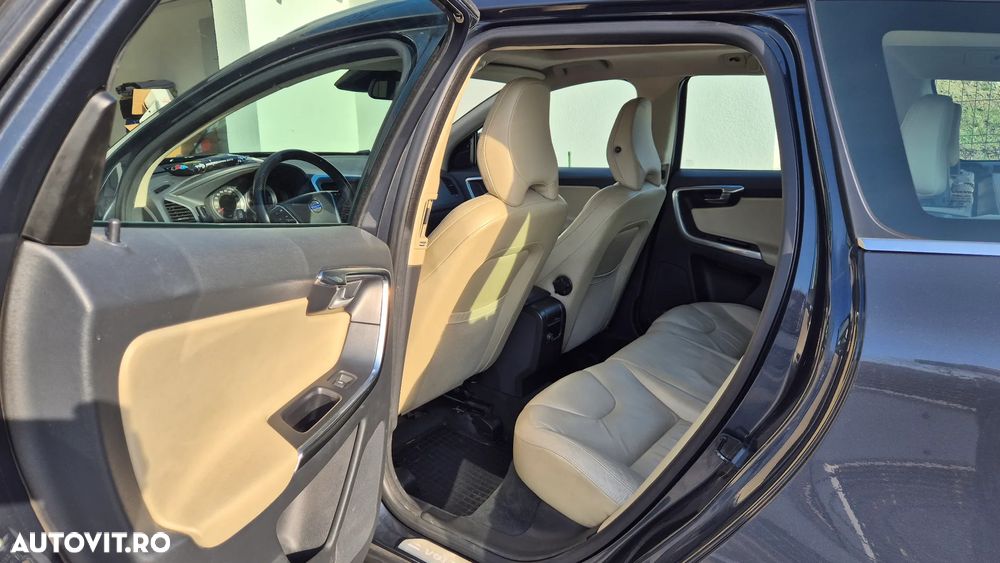 Volvo XC 60 D5 AWD Geartronic Summum - 16