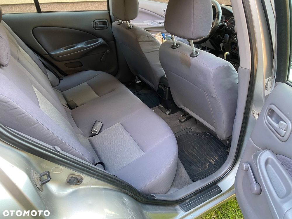 Nissan Almera 1.5 Base - 16