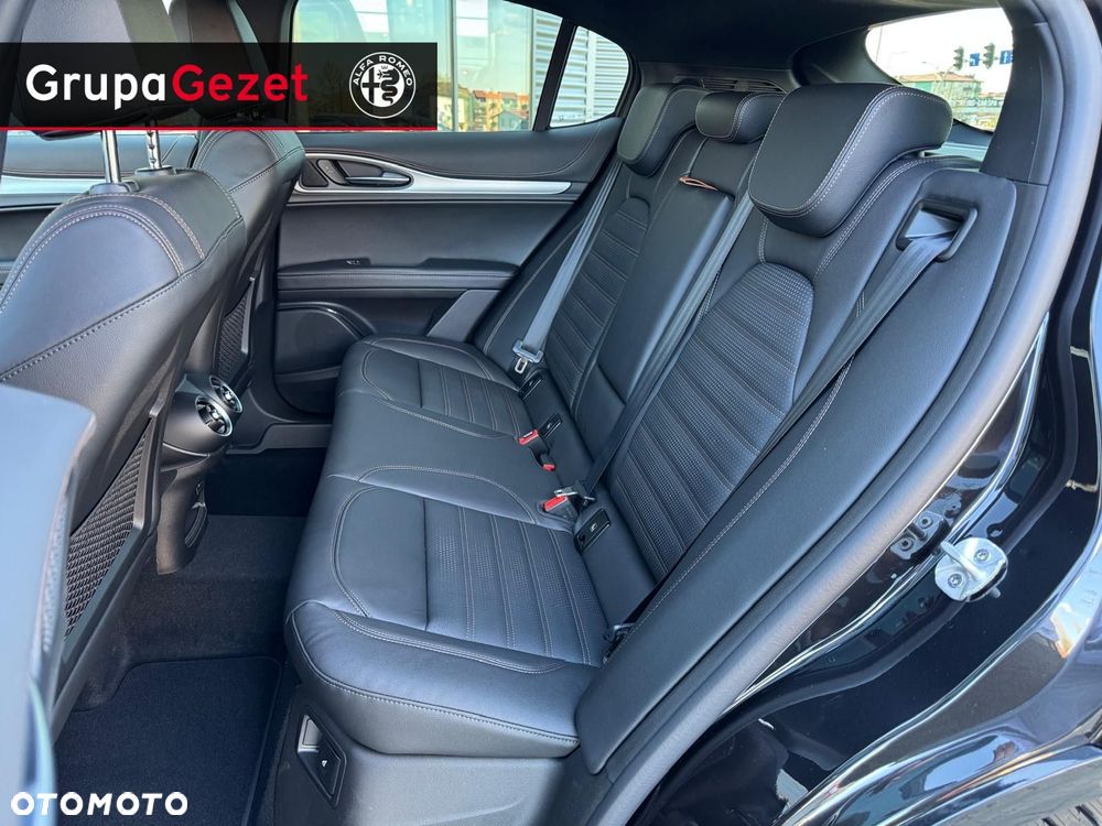 Alfa Romeo Stelvio - 13