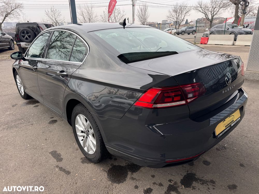 Volkswagen Passat 2.0 TDI DSG Comfortline - 12