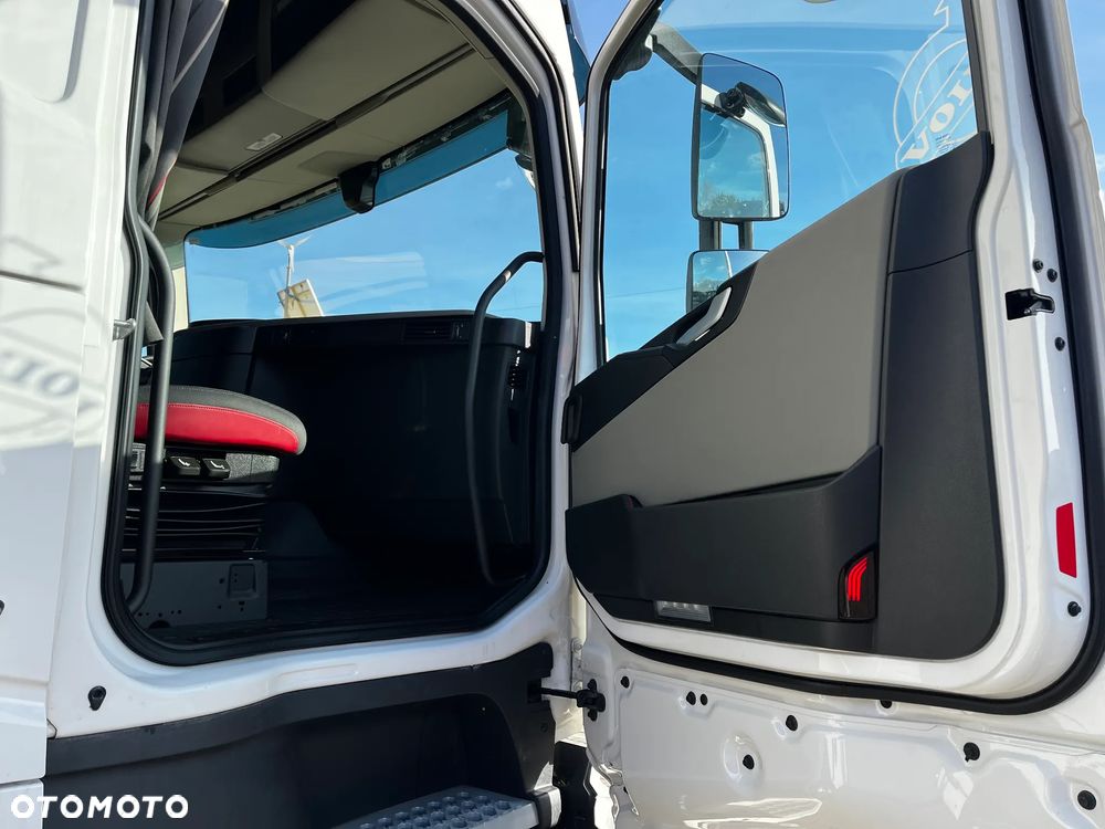 Volvo FH 460 VIN : ** MB32**  PRODUKCJA 11/2020 SPROWADZONE Z FRANCJI SERWISOWANE  DWA ZBIORNIKI PALIWA LODÓWKA ALU FELGI - 12