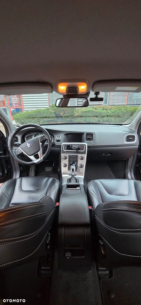 Volvo V60 D6 AWD Plug-in Hybrid Summum - 16