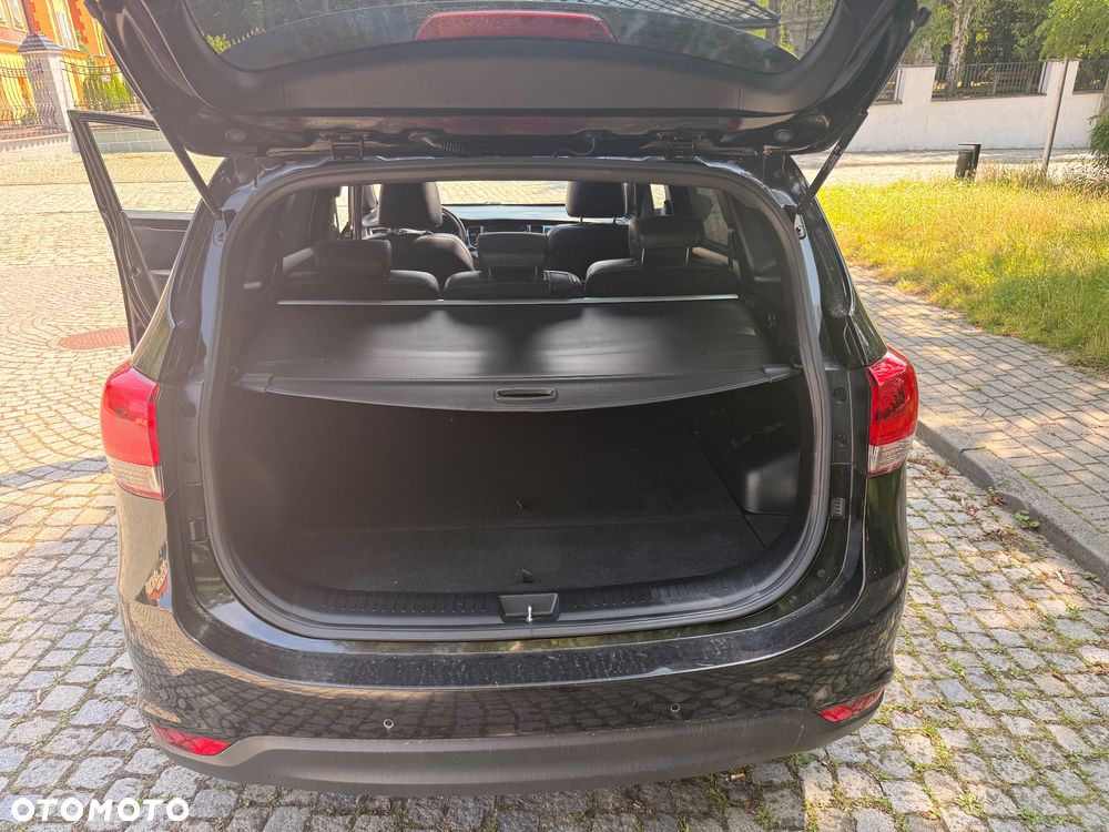 Kia Carens - 22