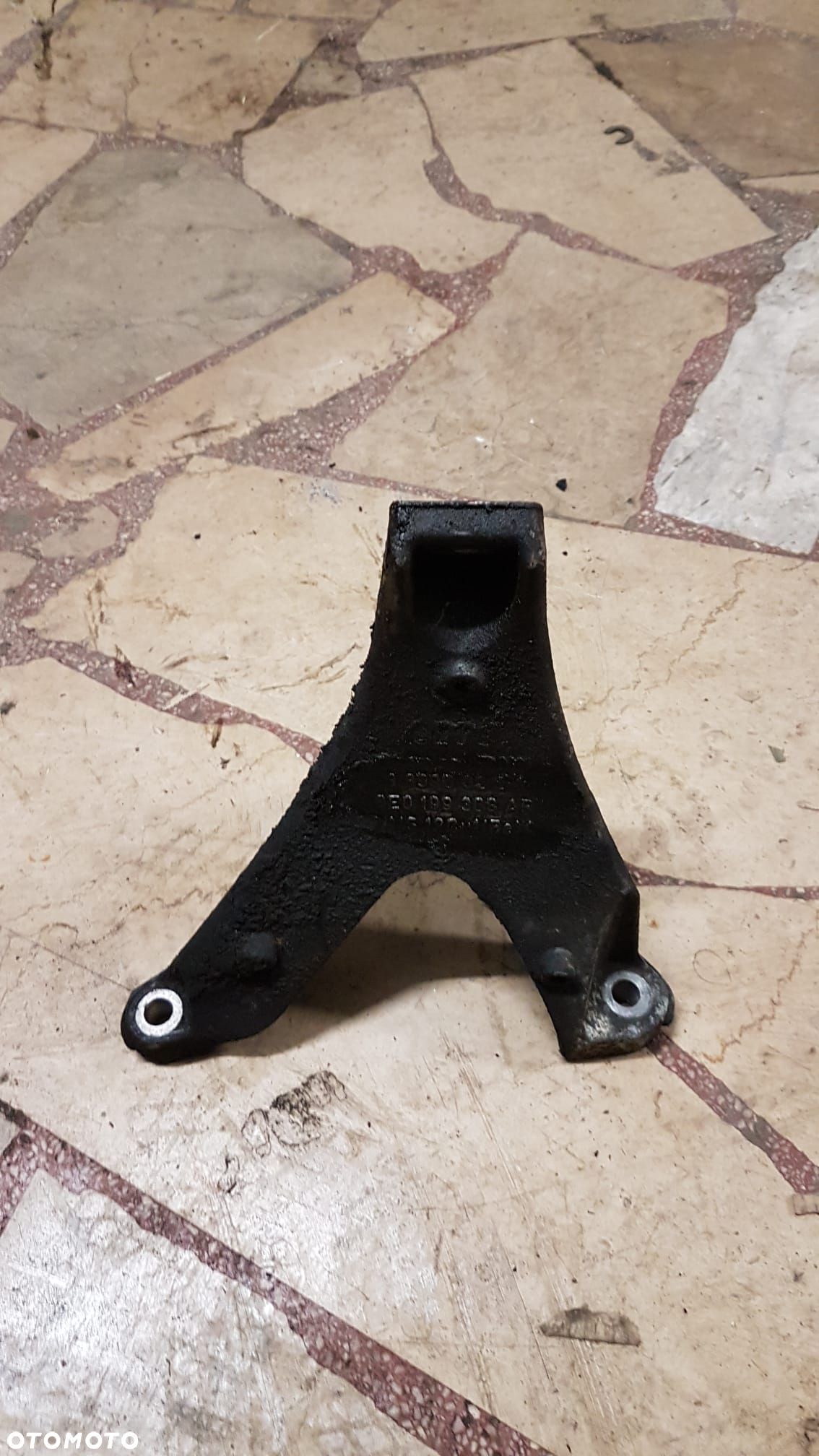AUDI A4 B7 2,0 TDI ŁAPA SILNIKA 8E0199308AR - 1