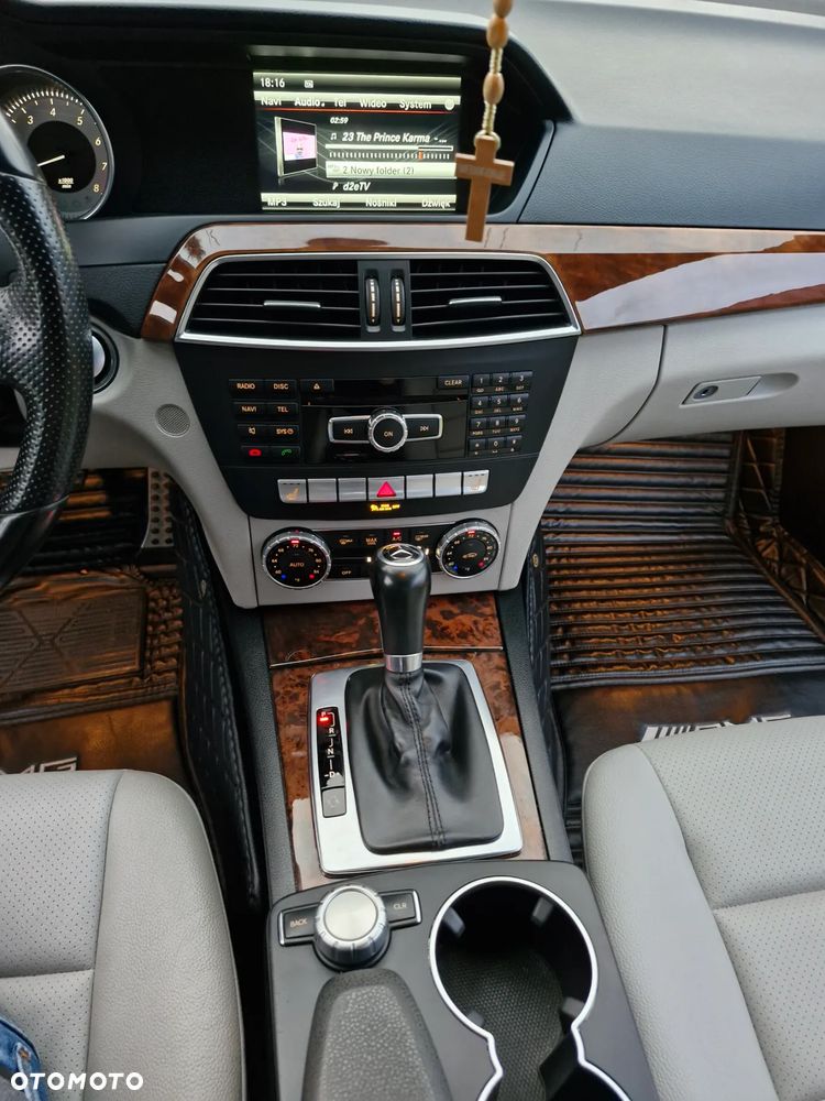 Mercedes-Benz Klasa C 250 CGI BlueEff Elegance - 17
