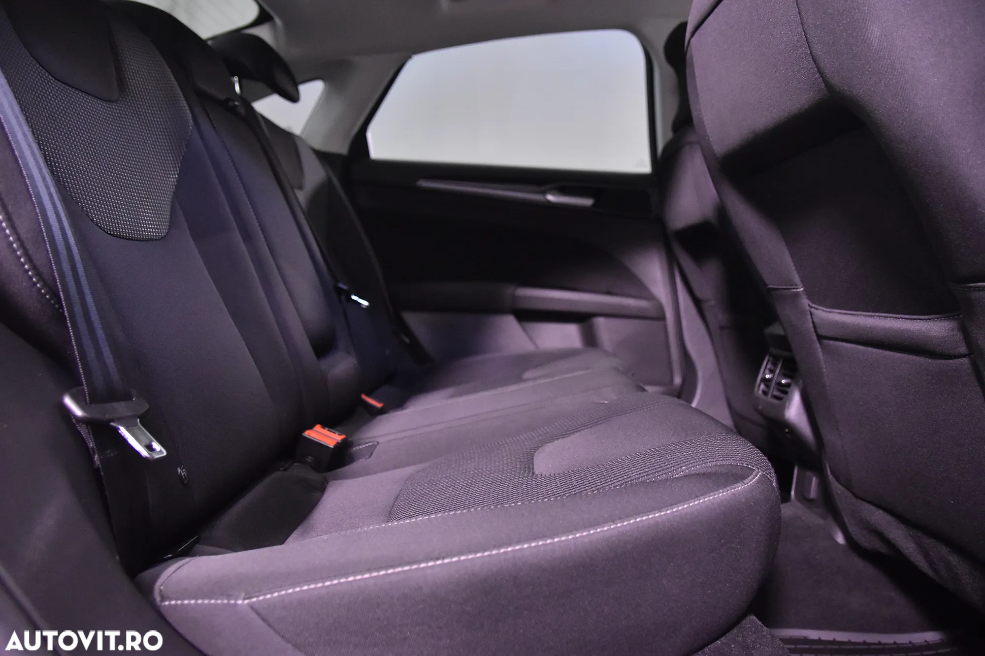 Ford Mondeo - 12