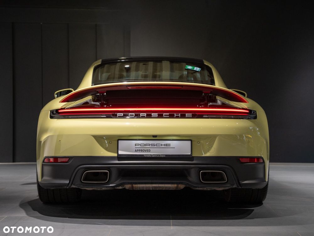 Porsche 911 Carrera - 24