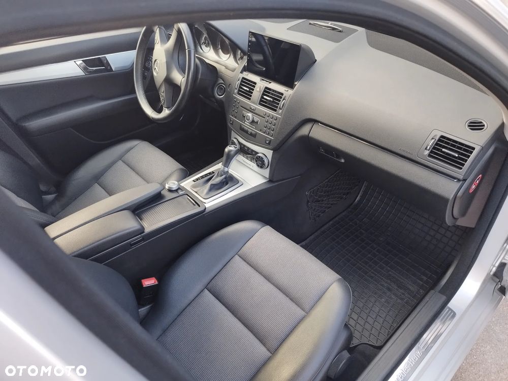Mercedes-Benz Klasa C 200 CGI Automatik BlueEFFICIENCY Avantgarde - 13