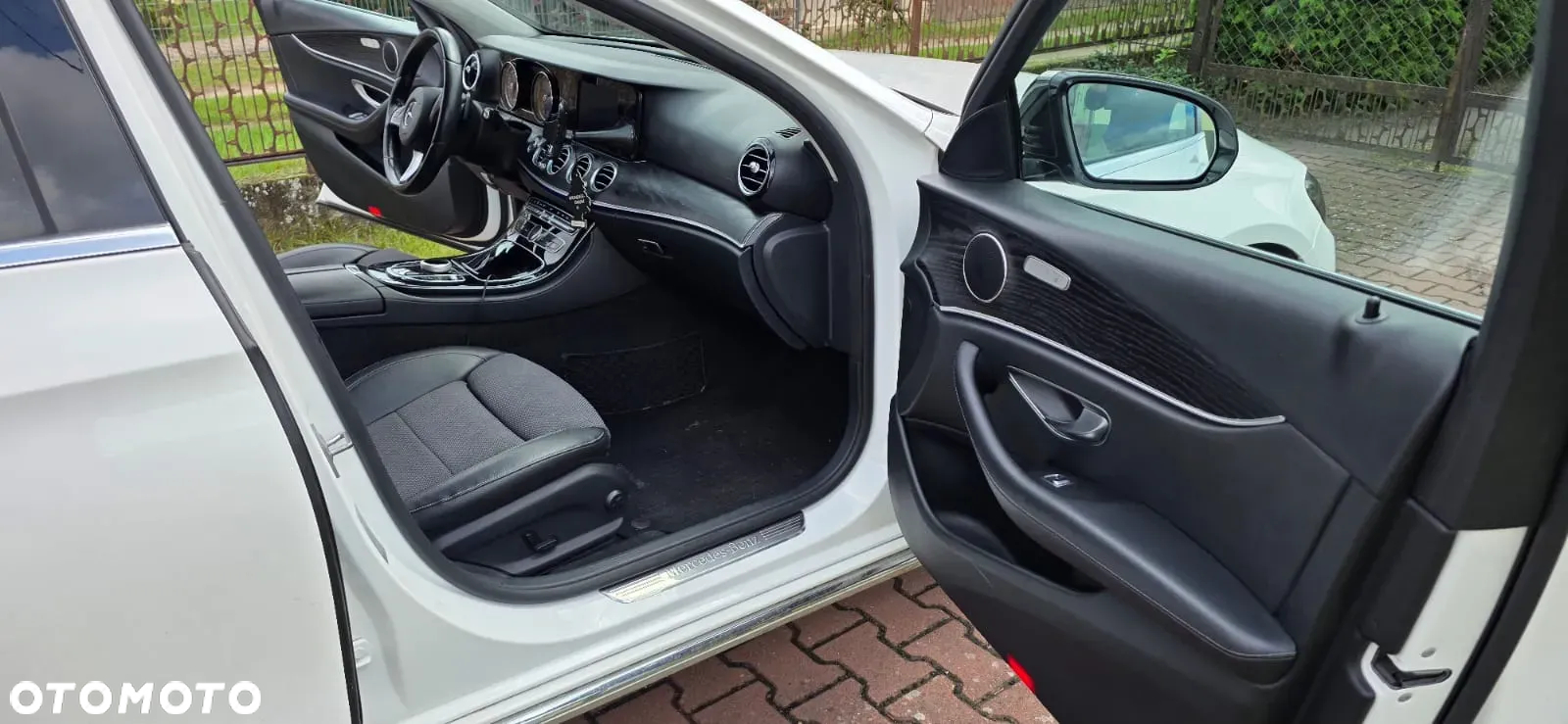 Mercedes-Benz Klasa E 220 d 9G-TRONIC - 11