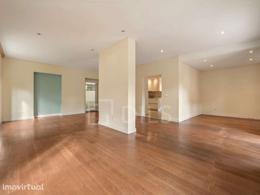 Apartamento T2, próximo do mar, no Estoril - Grande imagem: 4/44