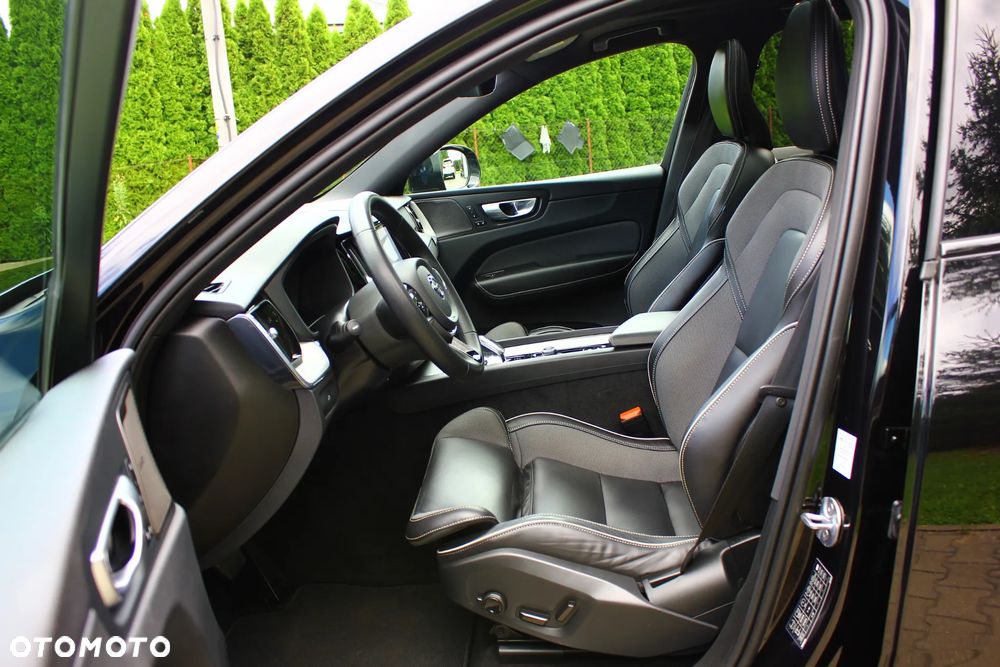 Volvo XC 60 B4 D AWD Plus Dark - 22