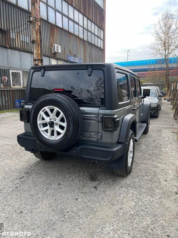 Jeep Wrangler - 6