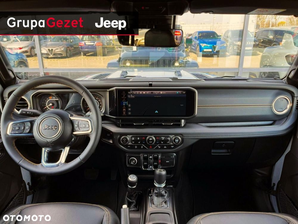 Jeep Wrangler - 4
