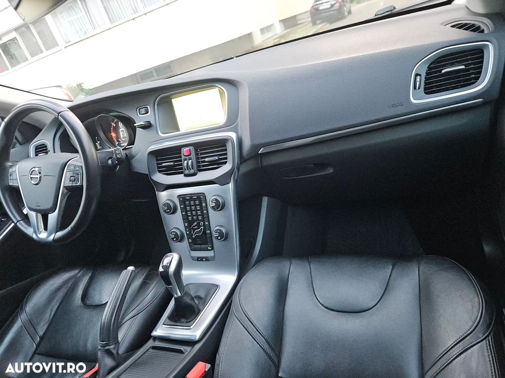 VOLVO V40 2016 — imagine 17