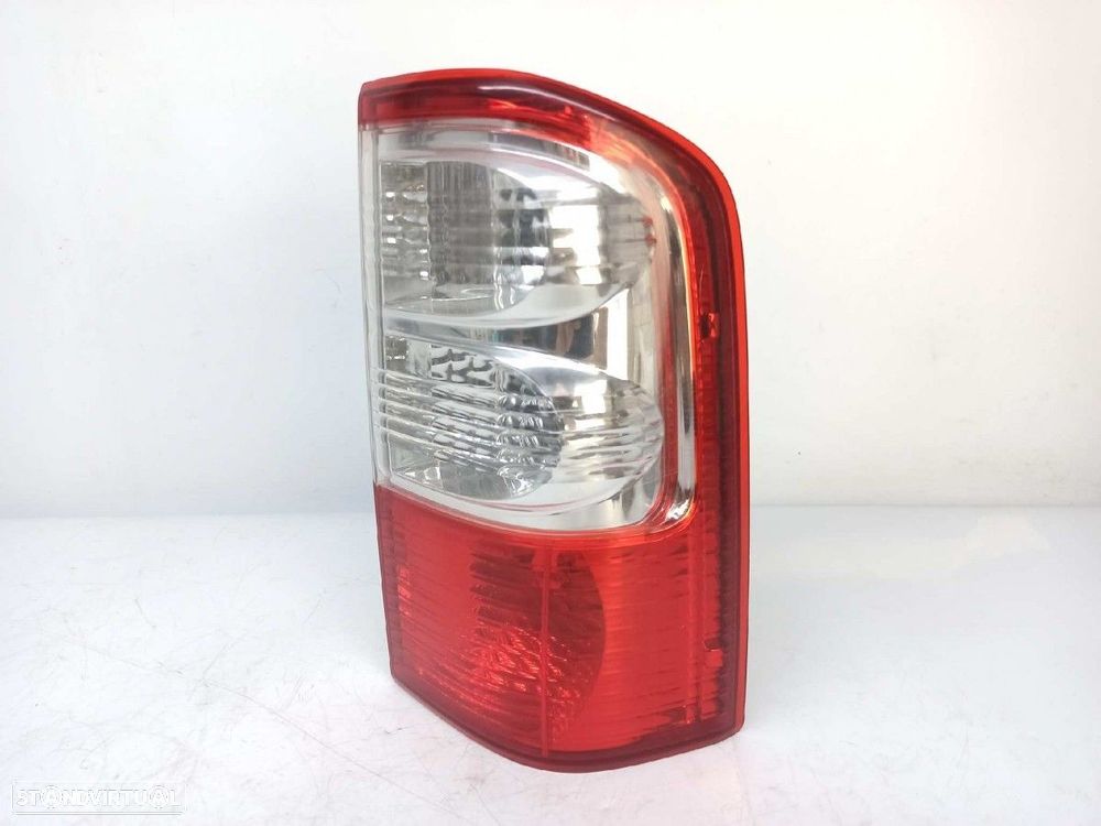 FAROLIM TRASEIRO DIREITO NISSAN PATROL GR (Y61) BáSICO - 3