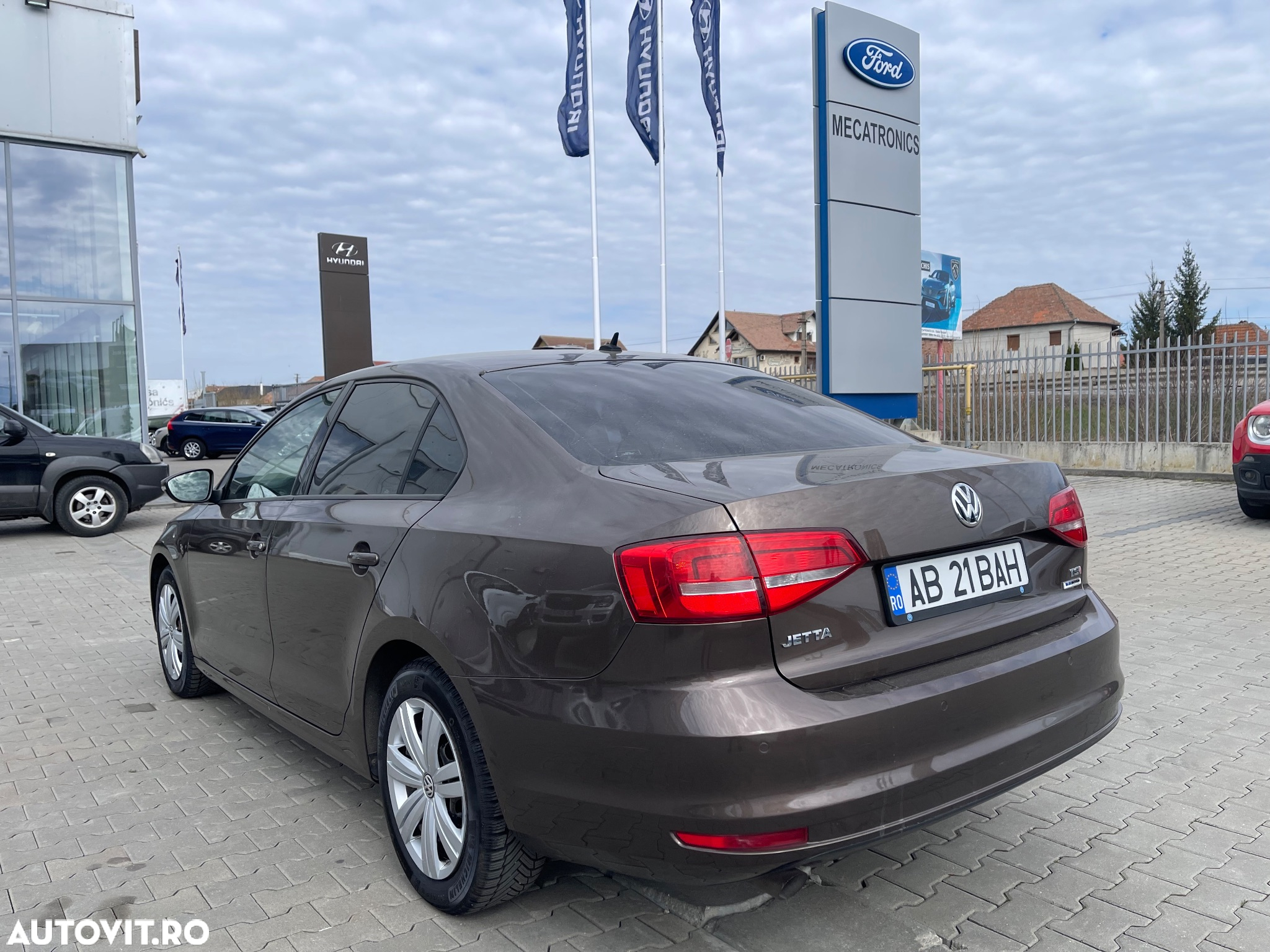 Volkswagen Jetta 1.2 TSI Comfortline - 4