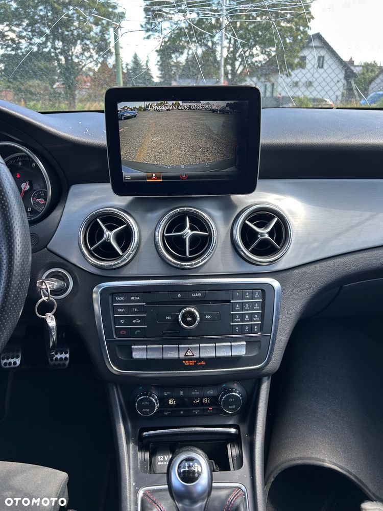 Mercedes-Benz CLA 200 AMG Line - 19