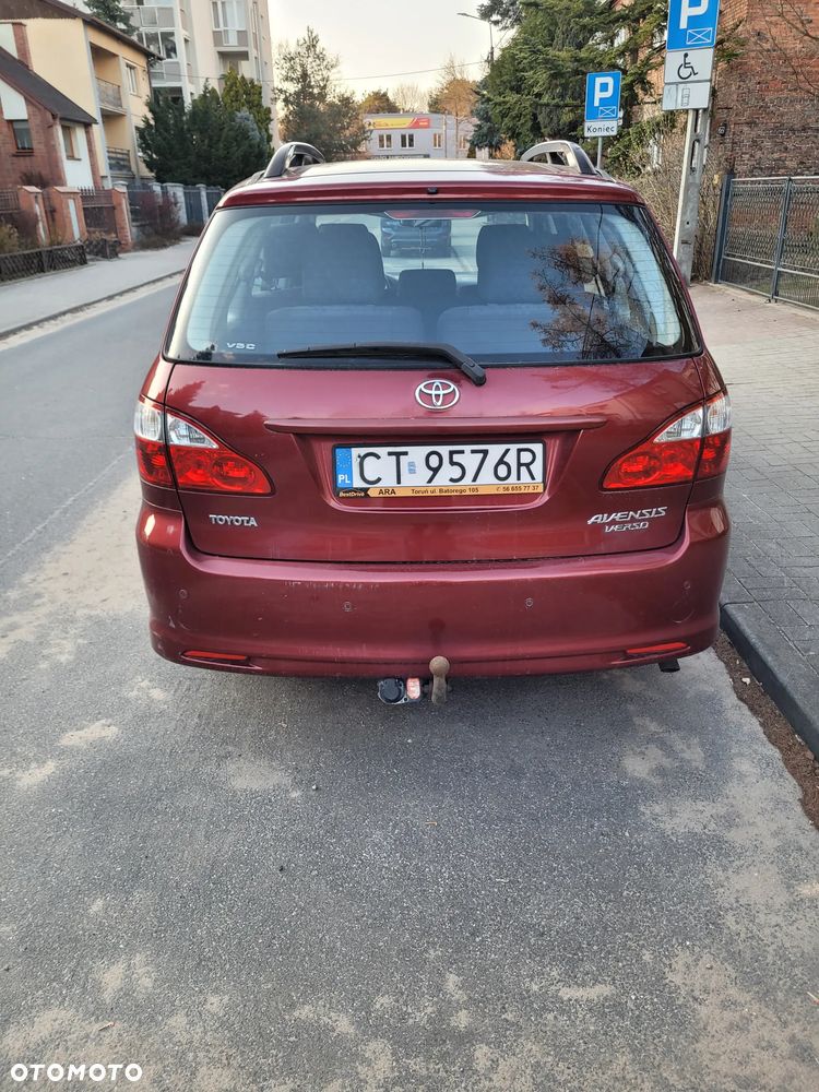 Toyota Avensis Verso Standard - 2