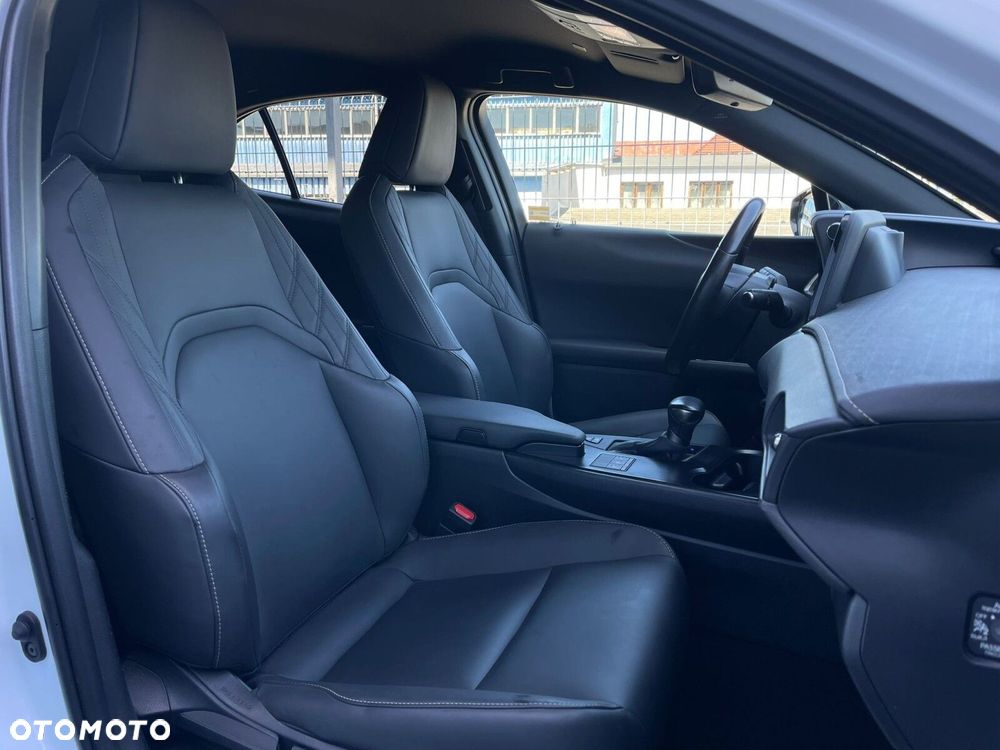 Lexus UX - 22