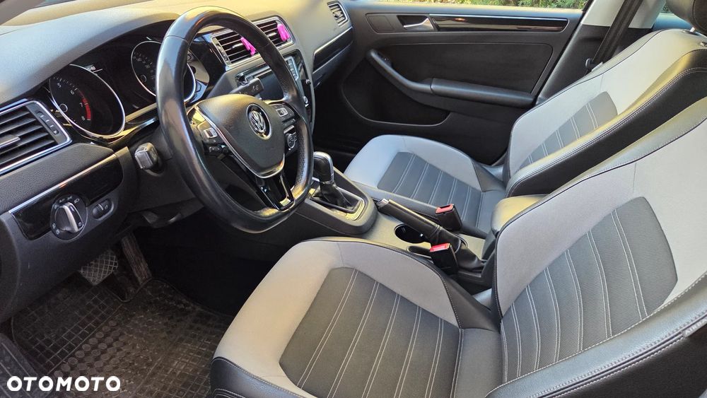 Volkswagen Jetta - 9