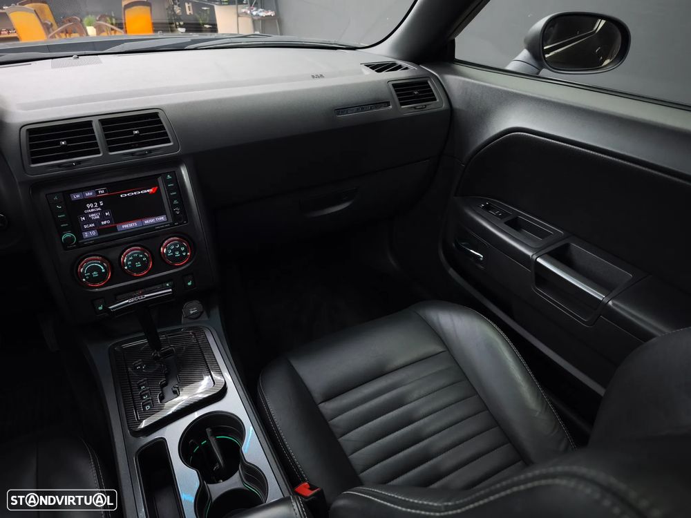 Dodge Challenger Auto SXT Plus - 28
