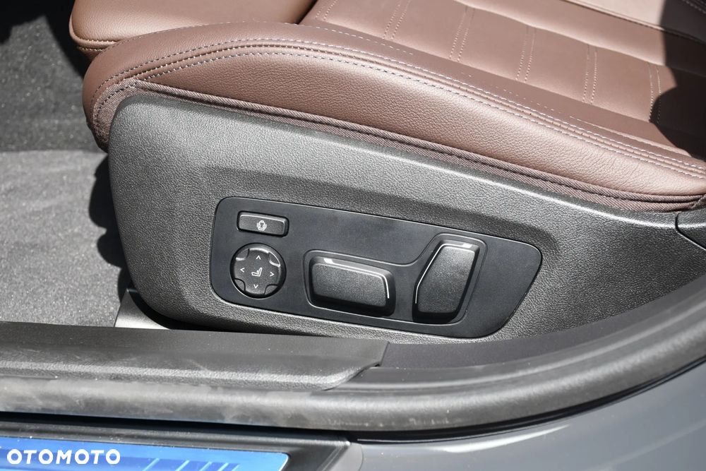 BMW Seria 3 330i xDrive M Sport - 13