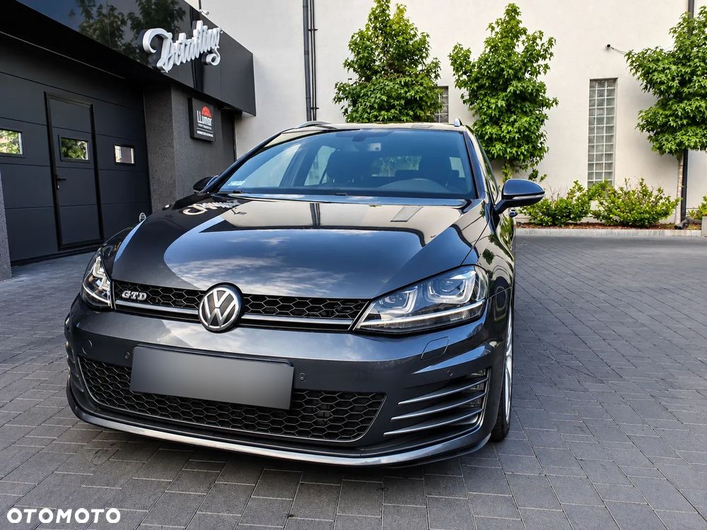 Volkswagen Golf - 1