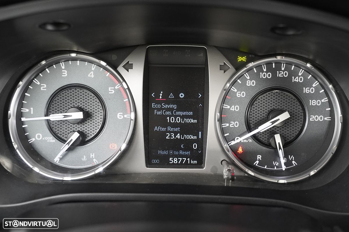 Toyota Hilux 2.4 D-4D 4WD CD CM - 13