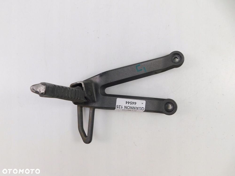 KYMCO QUANNON 125 SET PODNÓŻEK PASAŻERA LEWY - 1
