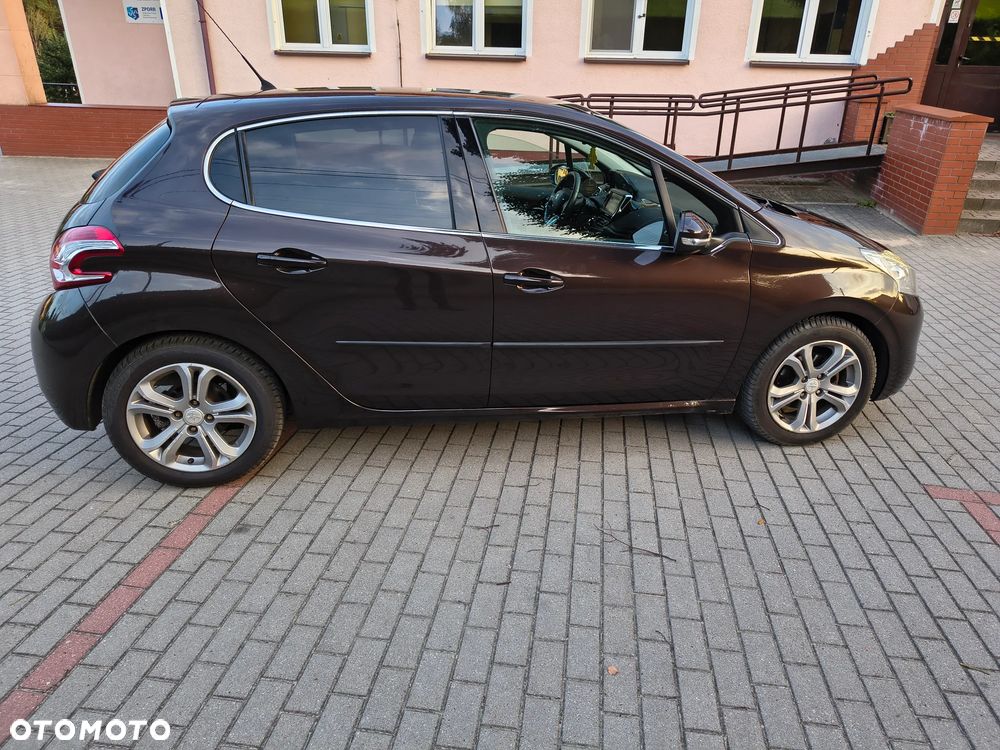 Peugeot 208 - 5